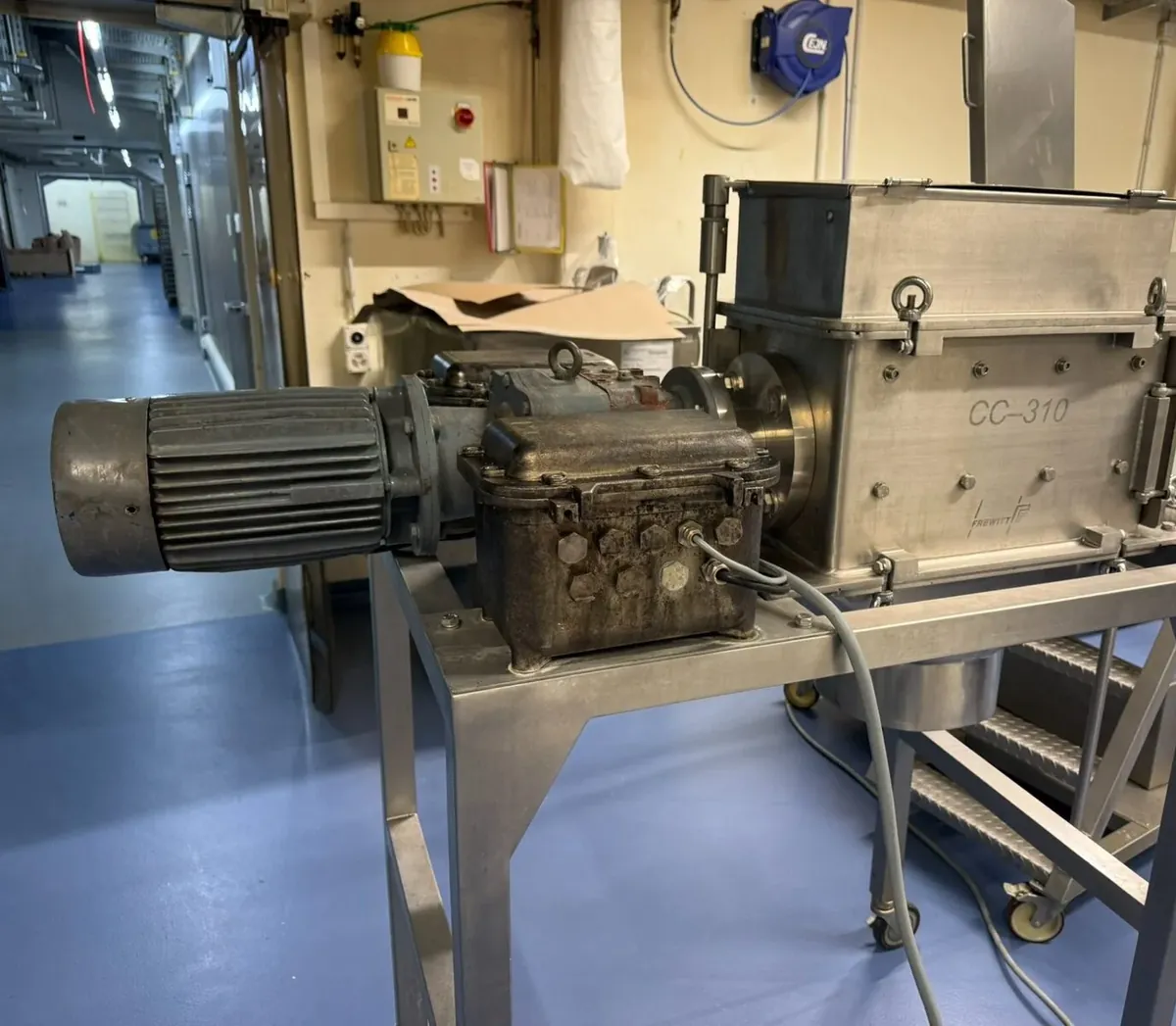 Getriebemotor an einer Maschine in der Lebensmittelproduktion